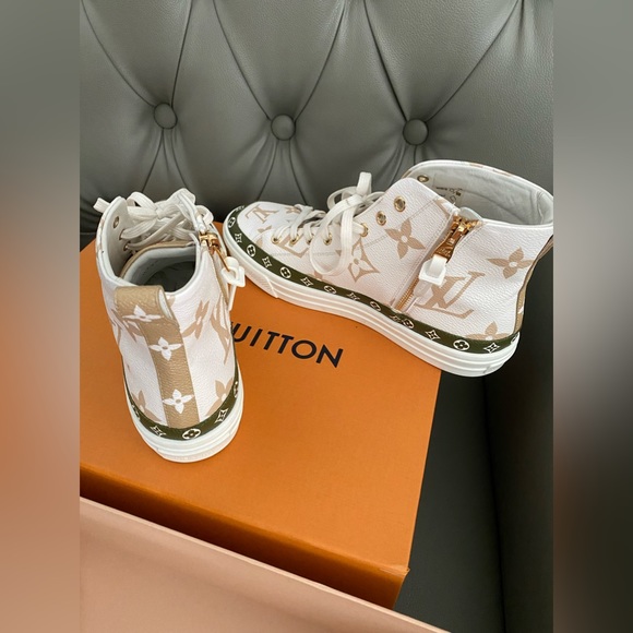 Louis Vuitton - Picture 7 of 12